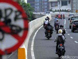 Bandelnya Kebangetan! Pemotor Masih Saja Terobos JLNT Kuningan
