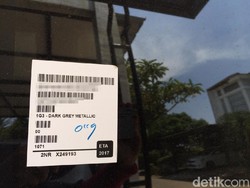 Makna Stiker Barcode di Jendela Mobil Baru, Sudah Tahu?