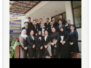 Tukang Tambal Ban Cantik Asal Garut Lulus Kuliah dengan IPK 3,81