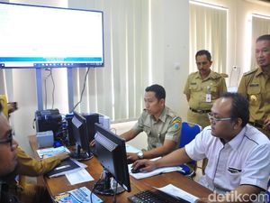 Gagal Buat Akun, Pelamar CPNS di Kudus Datangi Disdukcapil Gagal Buat Akun, Pelamar CPNS di Kudus Datangi Disdukcapil