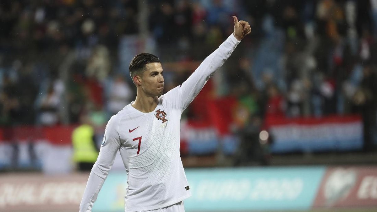 Cristiano Ronaldo mencetak satu gol saat Portugal menekuk Luksemburg 2-0. (Foto: Francisco Seco/AP Photo)