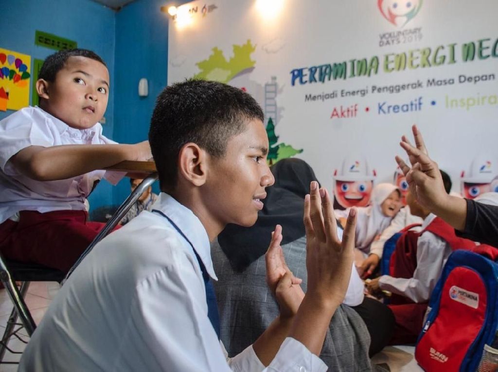 Pertamina Tebar Inspirasi ke Sekolah Anak Berkebutuhan Khusus Pertamina Tebar Inspirasi ke Sekolah Anak Berkebutuhan Khusus