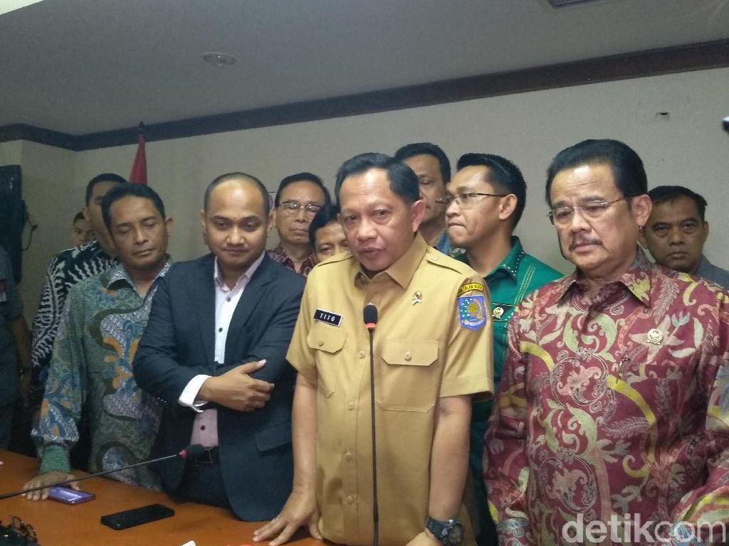 Kemendagri Ajukan Tambahan Anggaran Rp 15 M untuk ATM Dukcapil Kemendagri Ajukan Tambahan Anggaran Rp 15 M untuk ATM Dukcapil