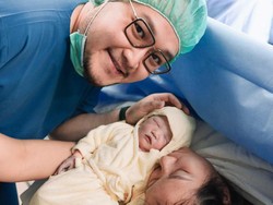 Samuel Wongso Tak Kuat Lihat Istri Lahirkan Anak Pertama