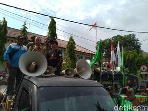 Kadisnaker Kabupaten Bogor Temui Massa Demo, Yakinkan soal UMK 2020 Kadisnaker Kabupaten Bogor Temui Massa Demo, Yakinkan soal UMK 2020
