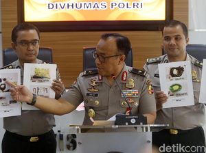 Polri Beberkan Barang Bukti Jaringan Bom Medan Polri Beberkan Barang Bukti Jaringan Bom Medan