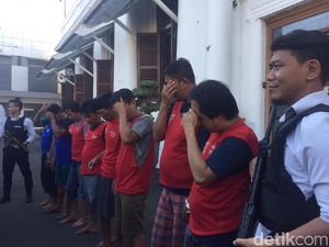 Polisi Surabaya Amankan 865,8 Gram Sabu dan 8 Anggota Sindikat Narkoba Polisi Surabaya Amankan 865,8 Gram Sabu dan 8 Anggota Sindikat Narkoba