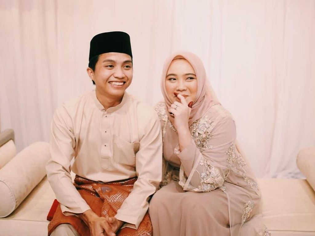 Viral Kisah Pilu Pengantin 2 Bulan Nikah, Suami Meninggal Usai Main Futsal Viral Kisah Pilu Pengantin 2 Bulan Nikah, Suami Meninggal Usai Main Futsal