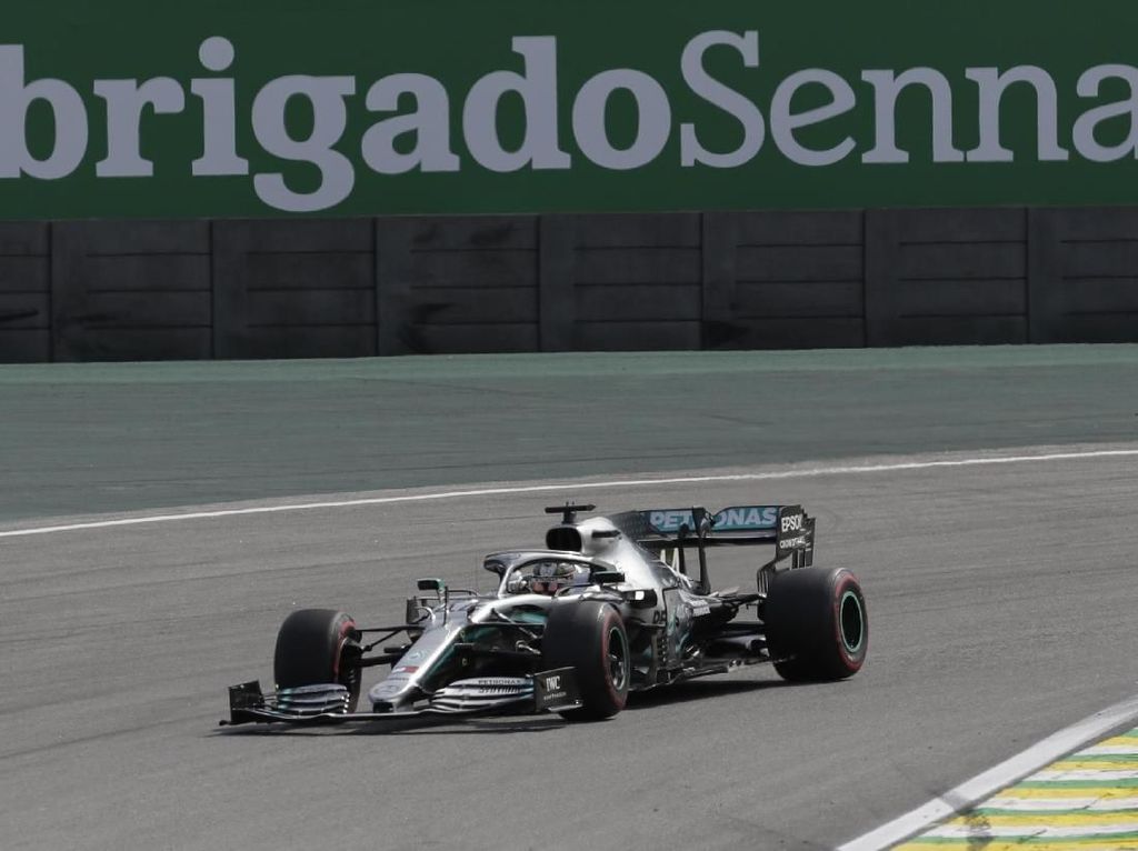 Hamilton Kena Penalti, Podium Tiganya di GP Brasil Direbut Sainz Hamilton Kena Penalti, Podium Tiganya di GP Brasil Direbut Sainz