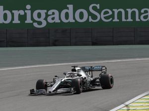 Hamilton Kena Penalti, Podium Tiganya di GP Brasil Direbut Sainz Hamilton Kena Penalti, Podium Tiganya di GP Brasil Direbut Sainz