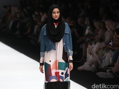 12 Koleksi Busana Terbaru Zaskia Sungkar yang Bertema Street Style