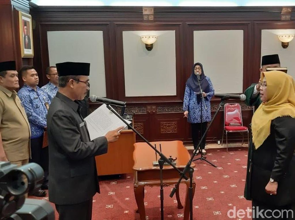 Dirut RSUD Al-Ihsan Baru Dilantik Janji Bereskan Masalah Kepegawaian Dirut RSUD Al-Ihsan Baru Dilantik Janji Bereskan Masalah Kepegawaian