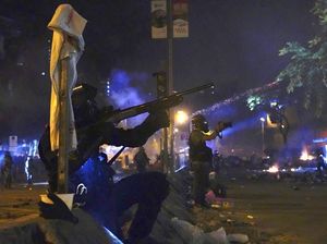 Polisi dan Demonstran Saling Serang di Kampus Hong Kong