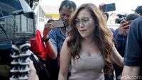 Ayu Ting Ting, Pilih Ivan Gunawan atau Robby Purba?