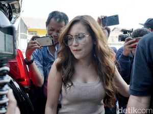 Ayu Ting Ting, Bella Nouva, Harry Styles hingga Erika Sawajiri Ayu Ting Ting, Bella Nouva, Harry Styles hingga Erika Sawajiri
