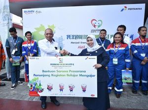 Jadi Guru Sehari, Pegawai Pertamina Beri Bantuan untuk SD di Jakarta