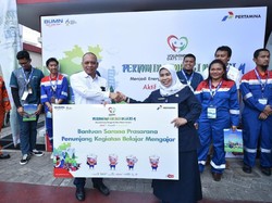 Jadi Guru Sehari, Pegawai Pertamina Beri Bantuan untuk SD di Jakarta