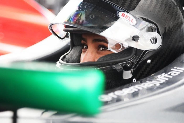 Kehadiran Reema dalam dunia balap Arab Saudi dianggap akan menjadi pembuka dan panutan yang baik. Reema pun diharapkan bisa menjadi perwakilan wanita Arab yang berkarier di bidang didominasi pria. Foto: Instagram @reemajuffali