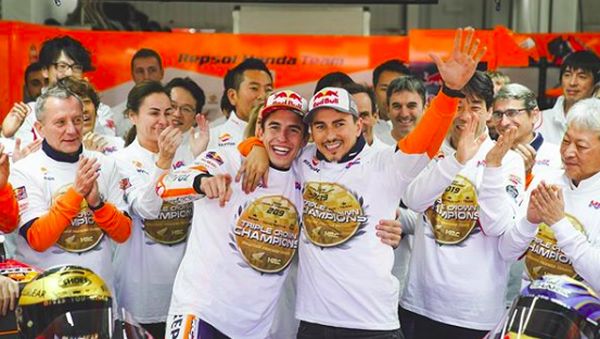 Pelukan Perpisahan Marquez-Lorenzo di Valencia
