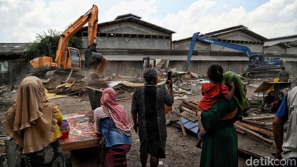 Penggusuran Berlanjut, Ekskavator Kembali Ratakan Bangunan di Sunter