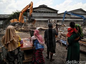 Penggusuran Berlanjut, Ekskavator Kembali Ratakan Bangunan di Sunter