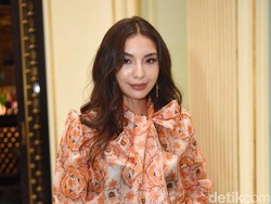 Unggah Foto Seperti Tak Pakai Baju, Manohara Tuai Hujatan