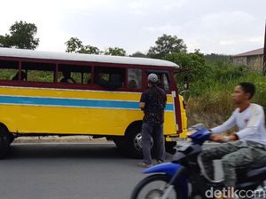 Bus Kayu Masih Jadi Andalan Transportasi di Perbatasan RI Ini Bus Kayu Masih Jadi Andalan Transportasi di Perbatasan RI Ini