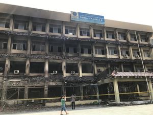 Pemkot Bekasi Siapkan Dana Tak Terduga Bantu SMK Yadika 6 yang Terbakar Pemkot Bekasi Siapkan Dana Tak Terduga Bantu SMK Yadika 6 yang Terbakar