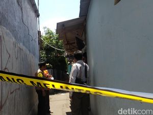 Densus Tangkap 6 Terduga Teroris JAD di Cirebon Densus Tangkap 6 Terduga Teroris JAD di Cirebon