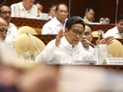 Raker dengan Komisi V DPR RI, Mendes Jelaskan Soal Desa Fiktif