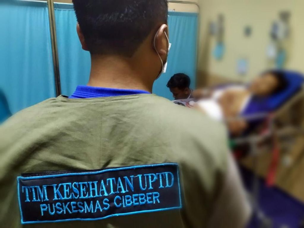Bentrok Dua SMK di Cianjur, Seorang Siswa Luka Sabetan di Perut Bentrok Dua SMK di Cianjur, Seorang Siswa Luka Sabetan di Perut
