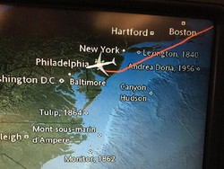 Penumpang Pesawat Dikejutkan Kapal Karam di Layar Monitor