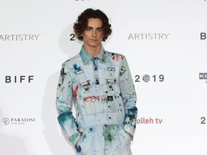 Heboh Timothee Chalamet Goda Pria Usai Putus dari Putri Johnny Depp