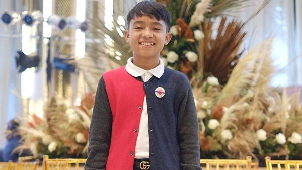 Gaya Mewah Betrand Peto, Pakai Sepatu Gucci Sampai Tas Hermes