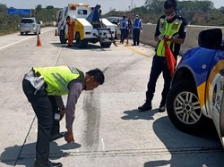 Mobil Seruduk Truk Tronton di Tol Batang, 3 Orang Tewas