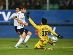 Setengah jam laga berjalan, keunggulan Italia bertambah. Sepakan Barella ke sudut kanan sukses membobol gawang Armenia. Skor menjadi 3-0. Claudio Villa/Getty Images.