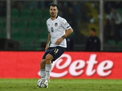 Di menit ke-72, sontekan Alessio Romangnoli memperbesar skor menjadi 6-0 usai memanfaatkan kemelut di depan gawang Armenia. Claudio Villa/Getty Images.