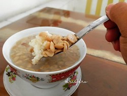 Gurih Hangat Wedang Kacang Tanah yang Unik