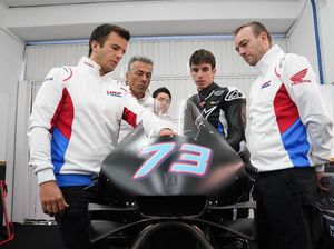 Tes MotoGP Valencia: Marquez Bersaudara Sama-sama Crash