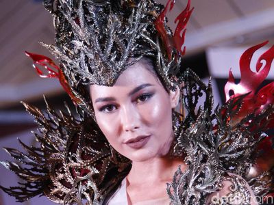 Foto: Kostum Nasional Frederika Cull di Miss Universe 2019, Bobotnya 10 Kg