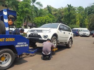Kejari Depok Pindahkan Barang Sitaan, Termasuk 5 Mobil Bos First Travel