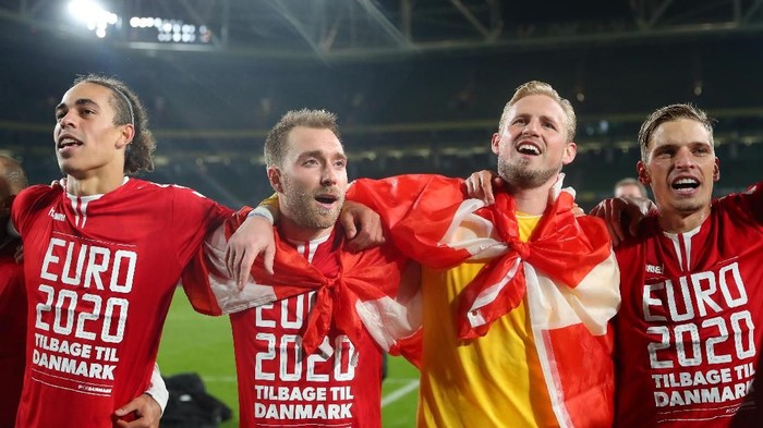 DUBLIN, IRELAND - NOVEMBER 18: Christian Eriksen of Denmark celebrates with Kasper Schmeichel of Denmark and team mates after the UEFA Euro 2020 qualifier between Republic of Ireland and Denmark at Dublin Arena on November 18, 2019 in Dublin, . (Photo by Catherine Ivill/Getty Images)