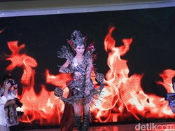 Frederika Cull Bawa Kostum Nasional Sang Wanita untuk Miss Universe 2019