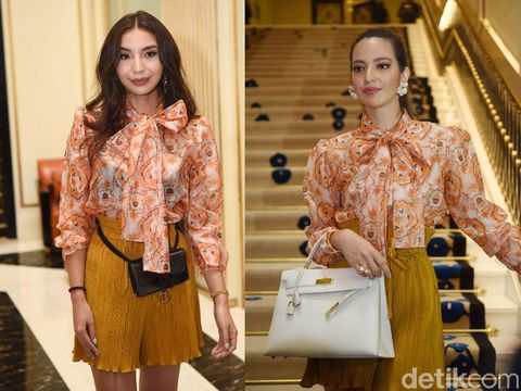 Adu Gaya Nia Ramadhani & Manohara Pakai Baju Kembar di Acara yang Sama