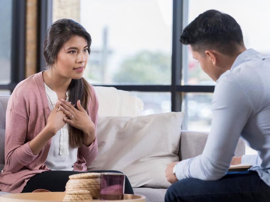 Saat Suami Gajinya Lebih Kecil dari Istri, 3 Hal Ini Bisa Bikin Emosi Saat Suami Gajinya Lebih Kecil dari Istri, 3 Hal Ini Bisa Bikin Emosi