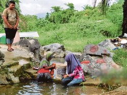 Miris! Keluarga Yatim Piatu di Malaysia Ini Gunakan Air Limbah untuk Masak