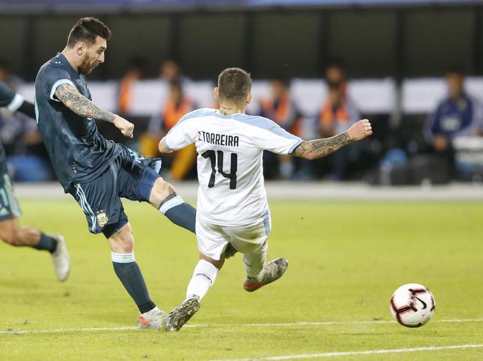 menghindarkan Albiceleste dari kekalahan Penalti Messi Paksa Argentina Vs Uruguay Berakhir 2-2