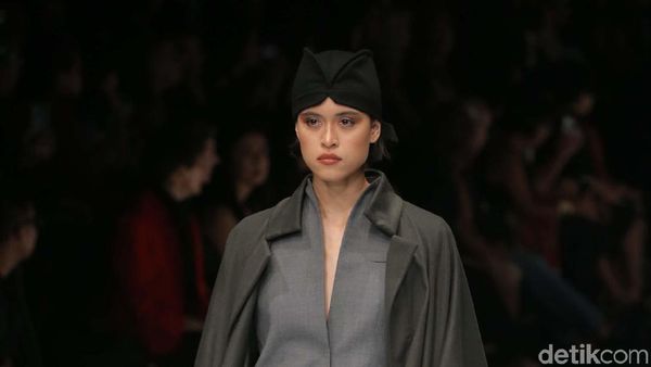 Foto: 12 Koleksi Busana Javanese Invasion Auguste Soesastro