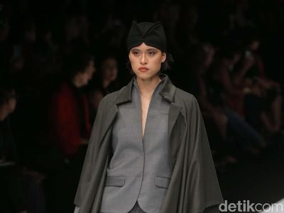 Foto: 12 Koleksi Busana Javanese Invasion Auguste Soesastro