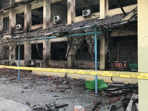 Api yang Muncul Lagi di SMK 6 Yadika Bekasi Berasal dari Tumpukan Buku Api yang Muncul Lagi di SMK 6 Yadika Bekasi Berasal dari Tumpukan Buku